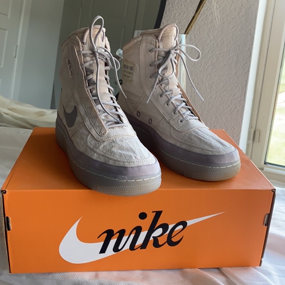 NIKE AF1 1982 Air Force 1 High Top Sneaker - Picture 6 of 9